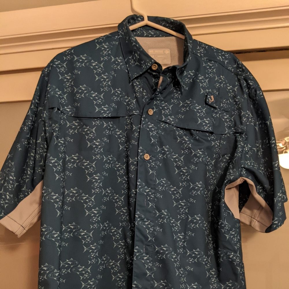 Reel Legends size Medium performance shirt